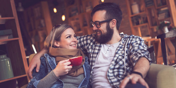Münchner Singles flirten im Café